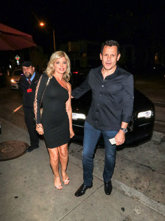 Donna D'Errico feet photo thumbnail