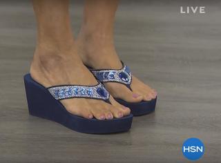 Donna Hicks feet photo 9