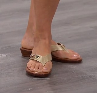 Donna Hicks feet photo 6