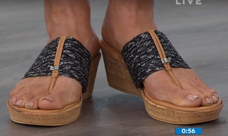 Donna Hicks feet photo 20