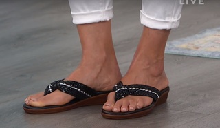 Donna Hicks feet photo 17