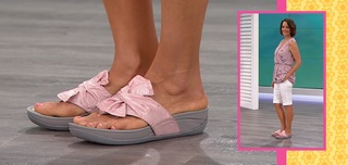 Donna Hicks feet photo 14
