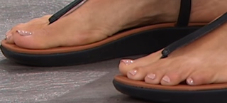 Donna Hicks feet photo 7