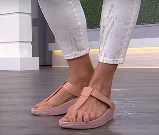 Donna Hicks feet photo 3