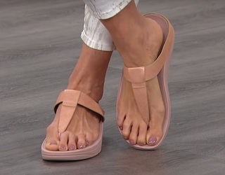 Donna Hicks feet photo 1