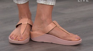 Donna Hicks feet photo 20