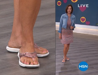 Donna Hicks feet photo 16