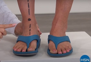 Donna Hicks feet photo 9