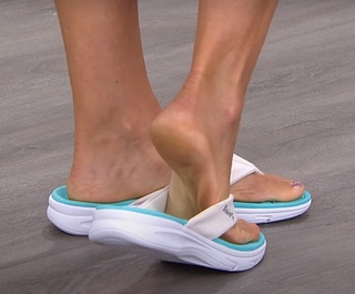 Donna Hicks feet photo 10