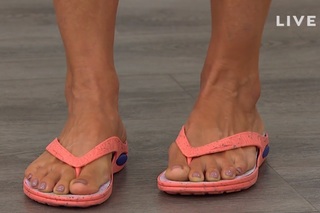 Donna Hicks feet photo 10