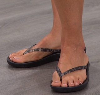 Donna Hicks feet photo 15
