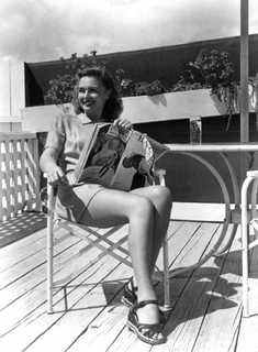 Donna Reed feet photo 8