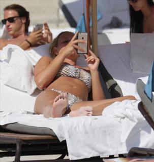 Donna Vekic feet photo thumbnail