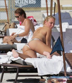 Donna Vekic feet photo thumbnail