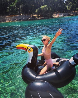 Donna Vekic feet photo thumbnail