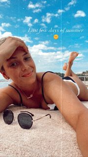 Donna Vekic feet photo thumbnail