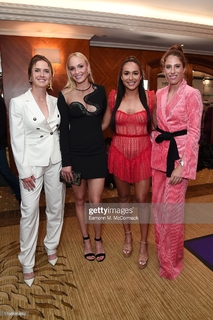 Donna Vekic feet photo thumbnail