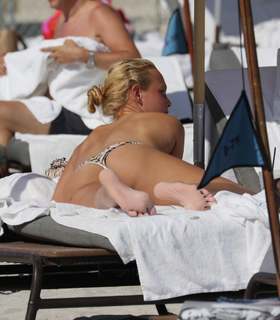 Donna Vekic feet photo thumbnail