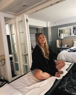 Donna Vekic feet photo thumbnail