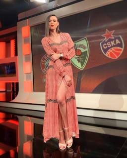 Dora Panteli feet photo thumbnail