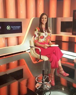 Dora Panteli feet photo thumbnail