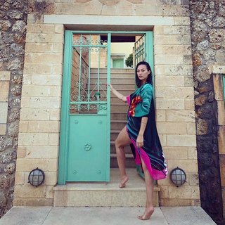 Dora Panteli feet photo thumbnail