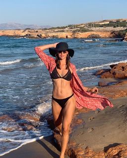 Dora Panteli feet photo thumbnail