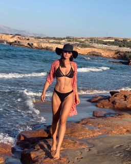 Dora Panteli feet photo thumbnail