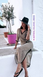 Dora Panteli feet photo thumbnail