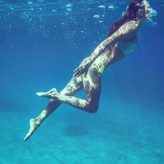 Dora Panteli feet photo thumbnail