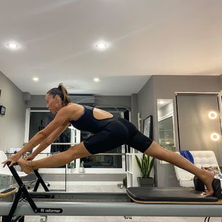 Dora Panteli feet photo thumbnail