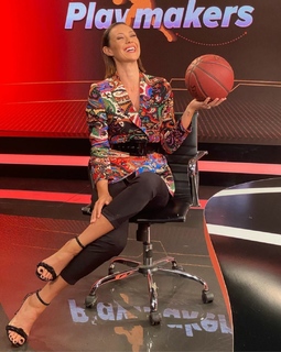 Dora Panteli feet photo thumbnail