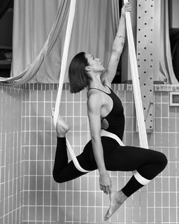 Dora Panteli feet photo thumbnail