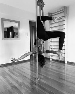 Dora Panteli feet photo thumbnail