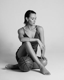 Dora Panteli feet photo thumbnail