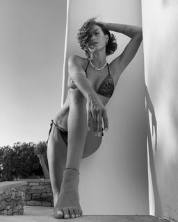 Dora Panteli feet photo thumbnail