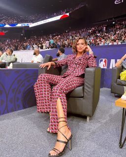 Dora Panteli feet photo thumbnail