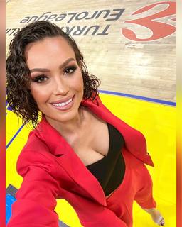 Dora Panteli feet photo thumbnail