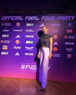 Dora Panteli feet photo thumbnail