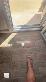 Dora Panteli feet photo thumbnail