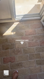 Dora Panteli feet photo thumbnail