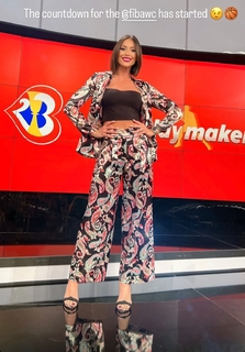 Dora Panteli feet photo thumbnail