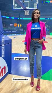 Dora Panteli feet photo thumbnail