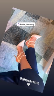 Dora Panteli feet photo thumbnail