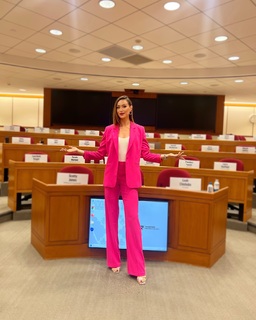 Dora Panteli feet photo thumbnail