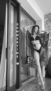 Dora Panteli feet photo thumbnail