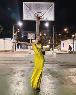 Dora Panteli feet photo thumbnail