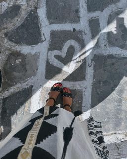 Dora Panteli feet photo thumbnail