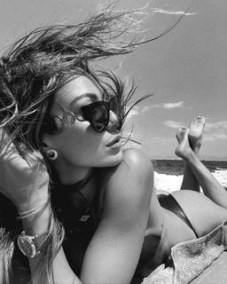 Dora Panteli feet photo thumbnail