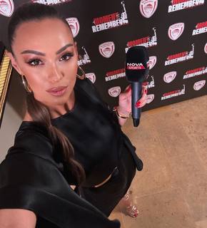 Dora Panteli feet photo thumbnail